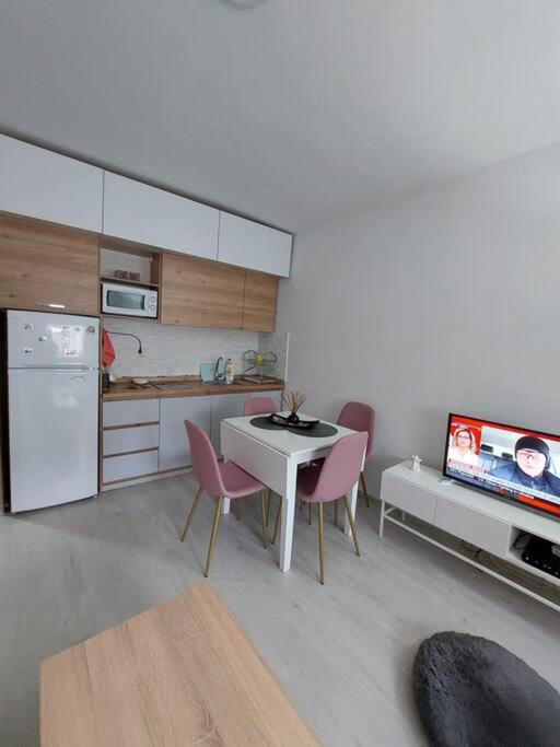 City Center Chic, Urban Apartment Skopje Exterior foto