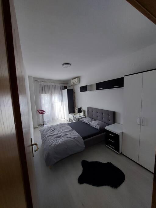 City Center Chic, Urban Apartment Skopje Exterior foto